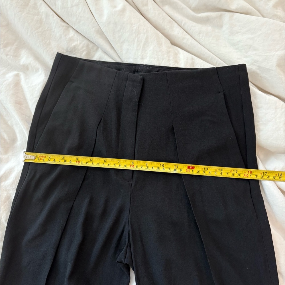 Theory Carrot Pleat pant in Rosina Crepe black 0 (but fits like 2) - Picture 16 of 16